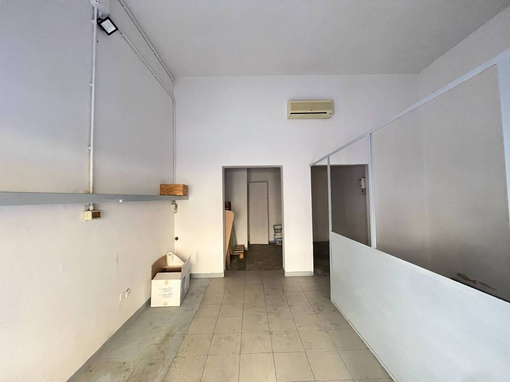 negozio in vendita a Firenze in zona Ponte all'Asse