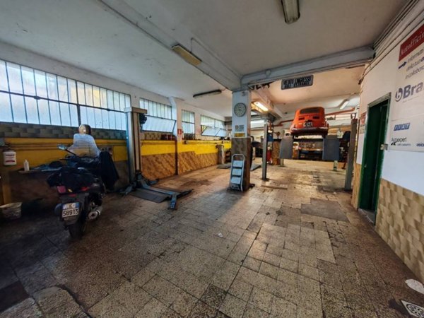 negozio in vendita a Firenze in zona Careggi