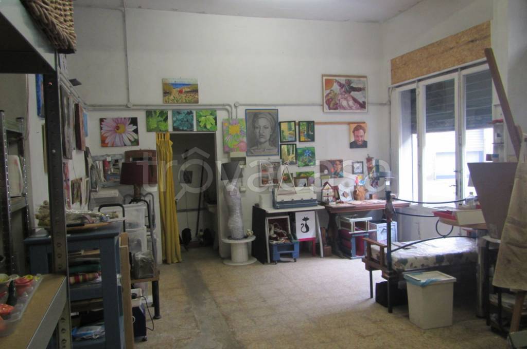 negozio in vendita a Firenze in zona Ponte a Ema