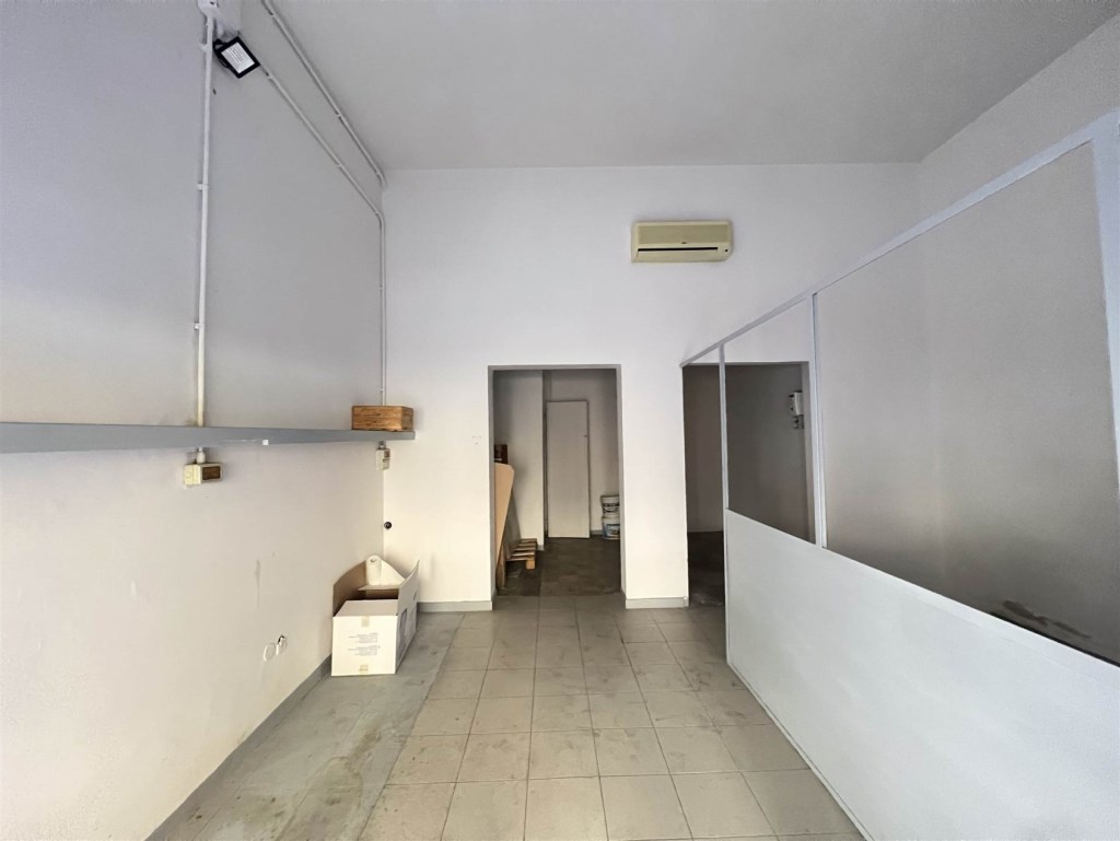 negozio in vendita a Firenze in zona Ponte all'Asse
