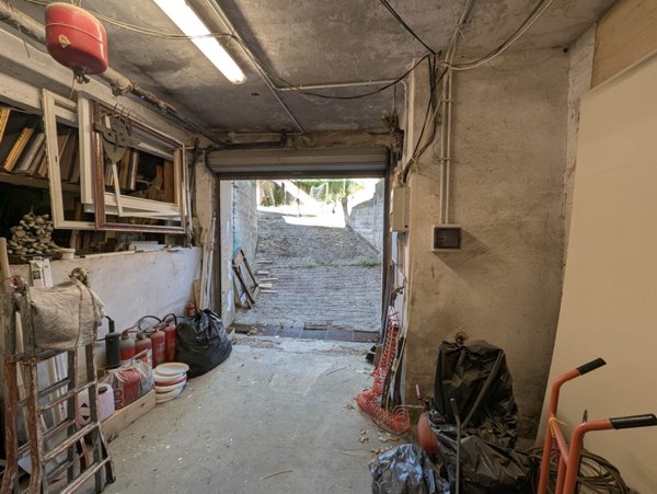 ufficio in vendita a Firenze in zona Legnaia