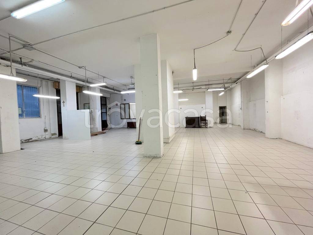 locale commerciale in vendita a Firenze in zona Novoli