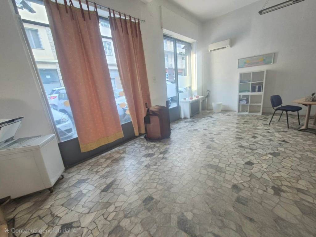negozio in vendita a Firenze in zona Novoli