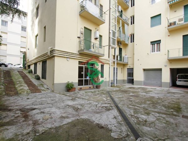 locale commerciale in vendita a Firenze in zona Bellariva