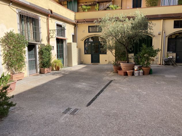 locale commerciale in vendita a Firenze in zona Campo di Marte