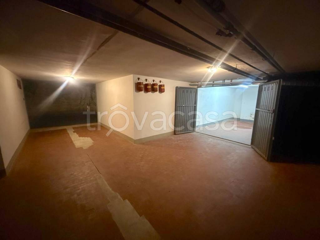 locale di sgombero in vendita a Firenze in zona Soffiano