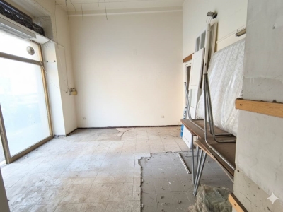 locale commerciale in vendita a Firenze in zona Isolotto