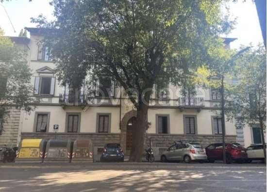 appartamento in vendita a Firenze in zona Campo di Marte