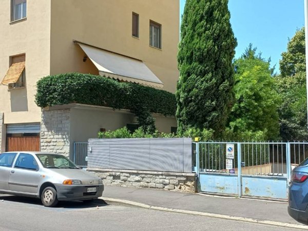 locale commerciale in vendita a Firenze