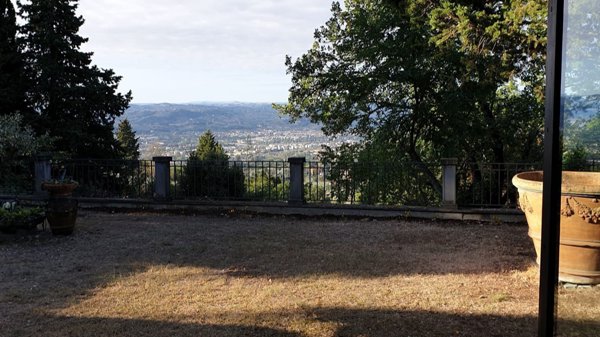 casa indipendente in vendita a Firenze in zona Settignano