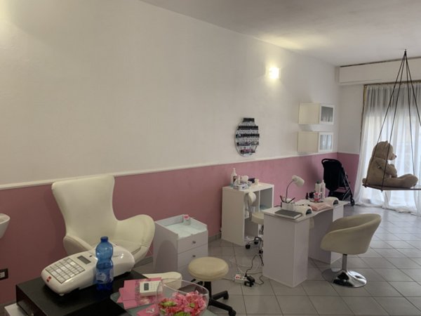 negozio in vendita a Firenze in zona Novoli