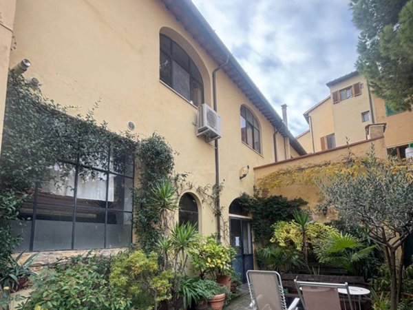 locale commerciale in vendita a Firenze