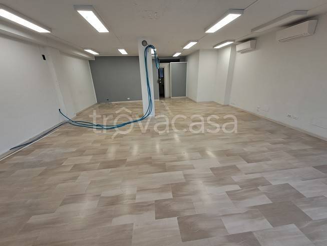 negozio in vendita a Firenze in zona Isolotto