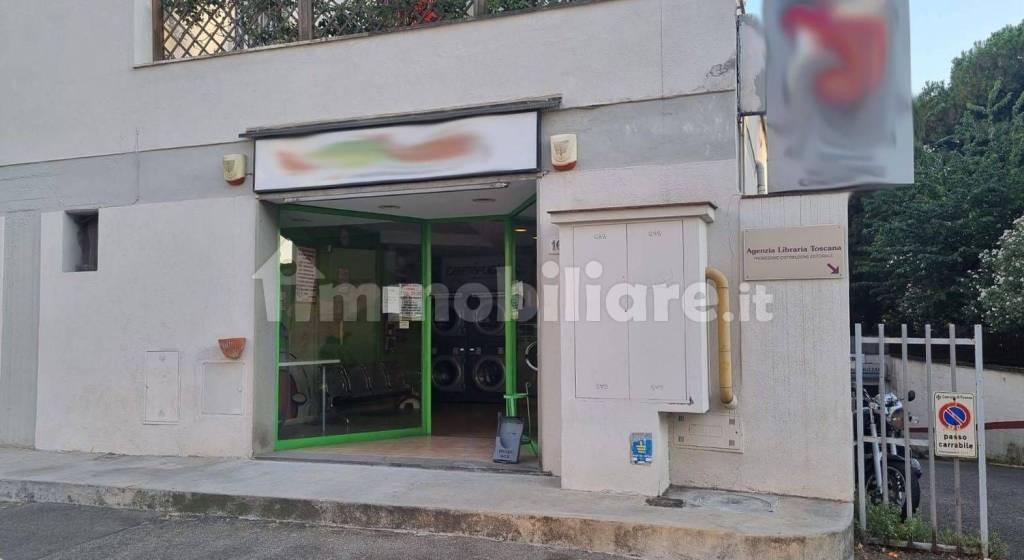 negozio in vendita a Firenze in zona Isolotto