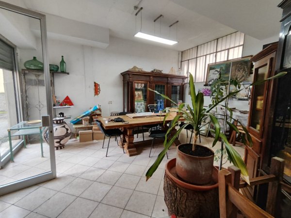 locale di sgombero in vendita a Firenze in zona Peretola