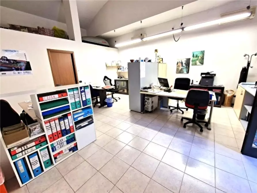 ufficio in vendita a Firenze in zona Isolotto