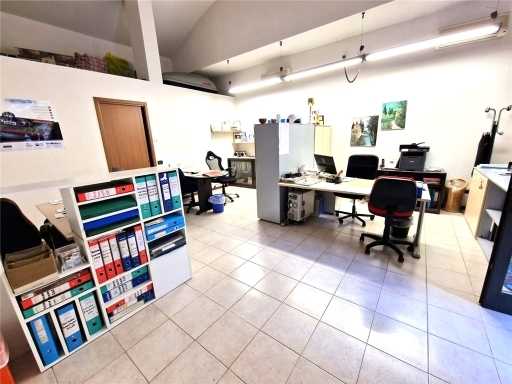 ufficio in vendita a Firenze in zona Isolotto