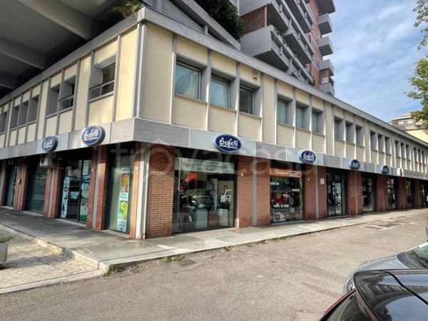 negozio in vendita a Firenze in zona Novoli