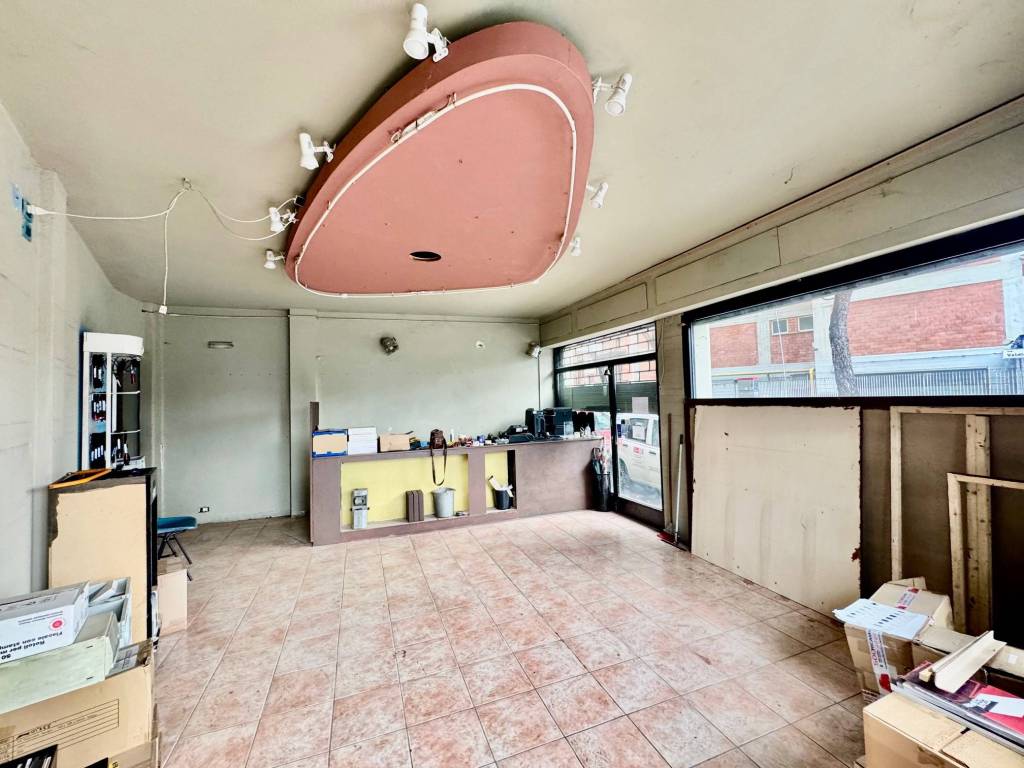negozio in vendita a Firenze in zona Novoli