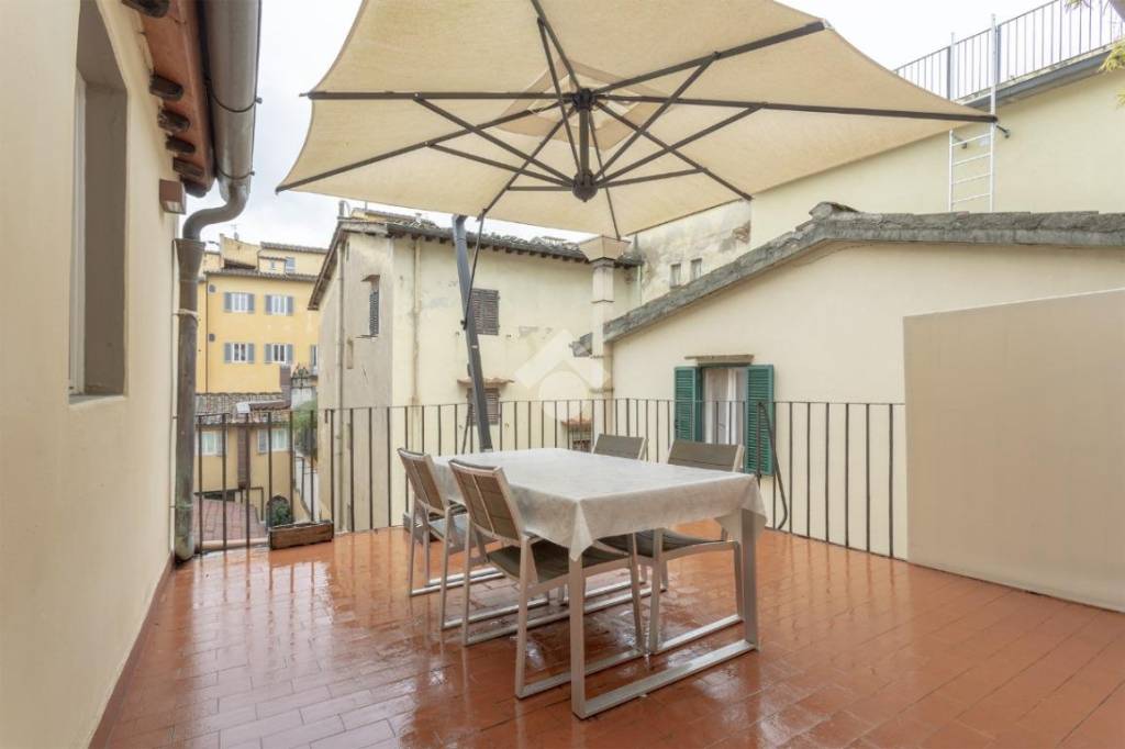 appartamento in vendita a Firenze in zona Centro San Lorenzo