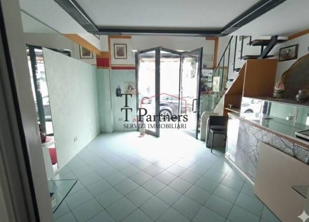 negozio in vendita a Firenze in zona Campo di Marte