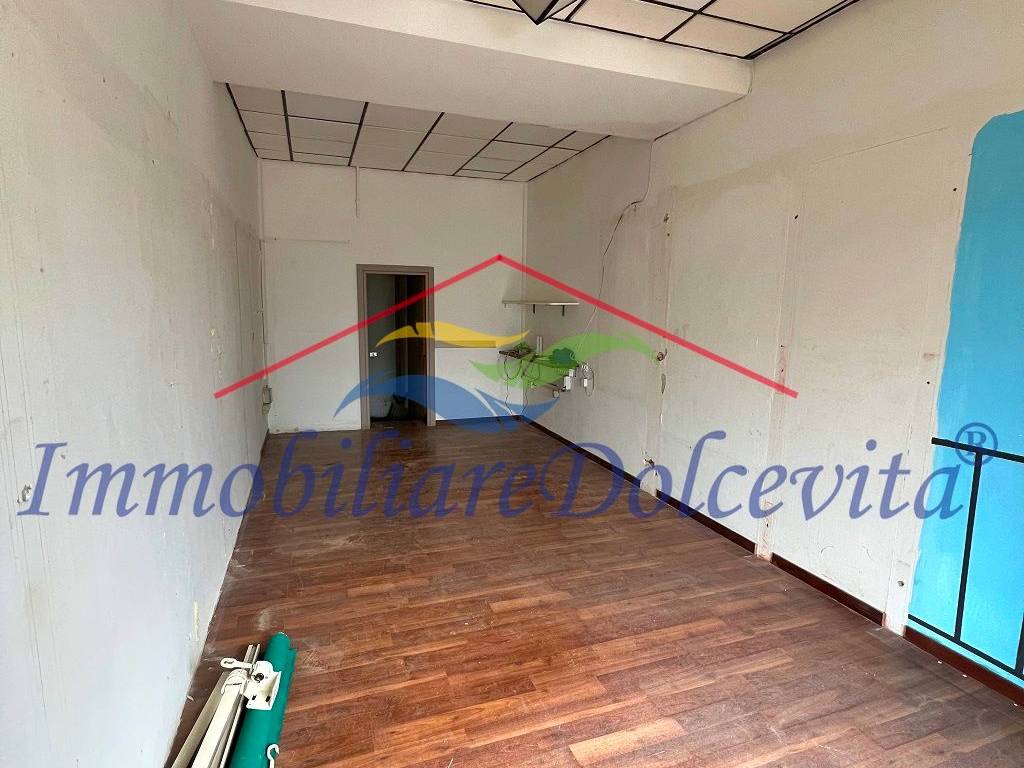 negozio in vendita a Firenze in zona Campo di Marte