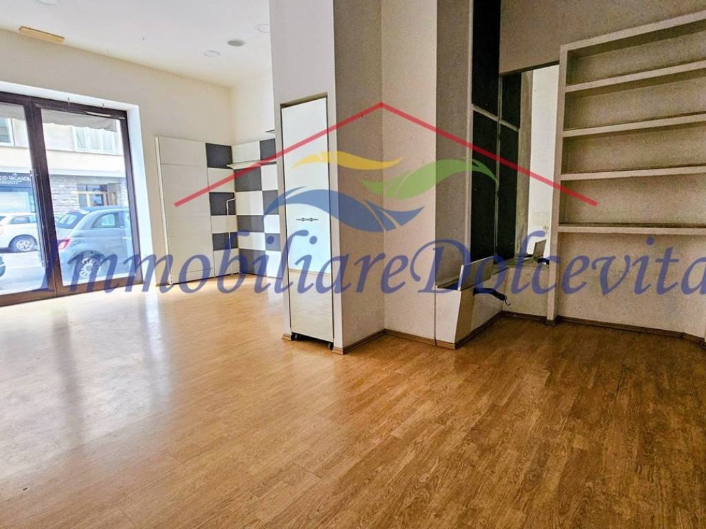 negozio in vendita a Firenze in zona Campo di Marte