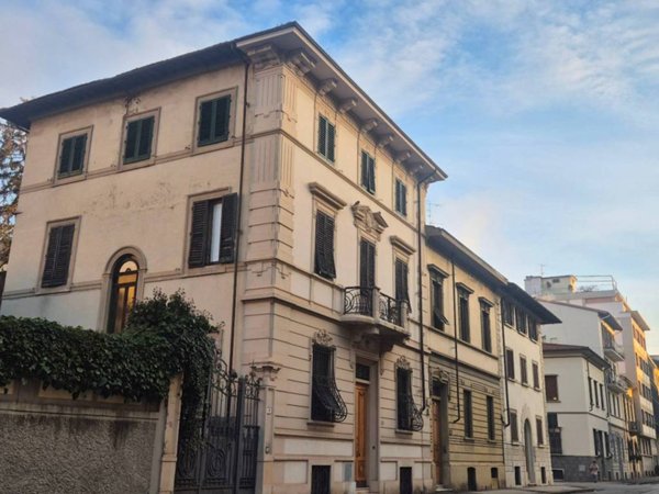 appartamento in vendita a Firenze in zona Campo di Marte