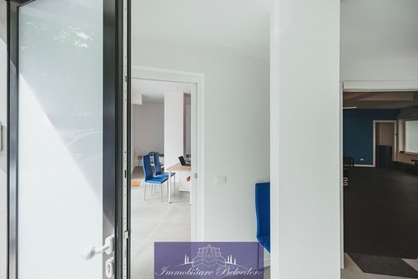 locale commerciale in vendita a Firenze in zona Campo di Marte