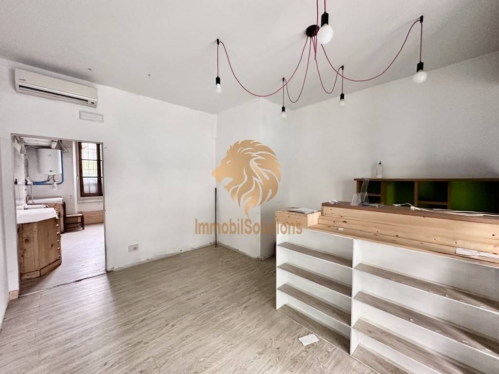negozio in vendita a Firenze in zona Le Cure