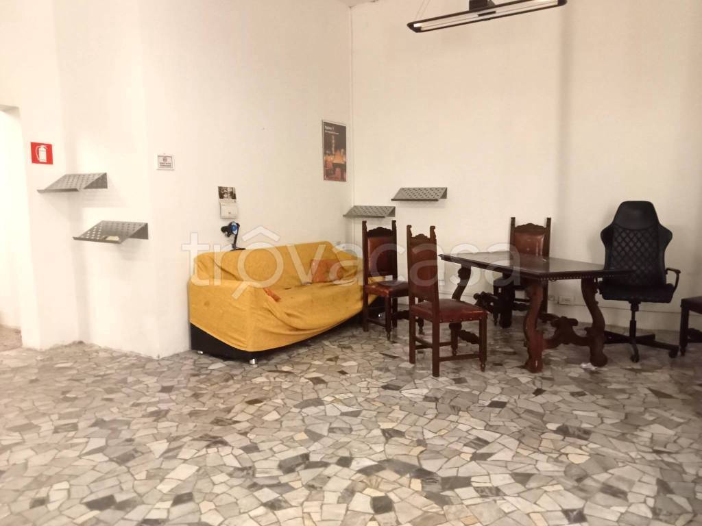 negozio in vendita a Firenze in zona Novoli