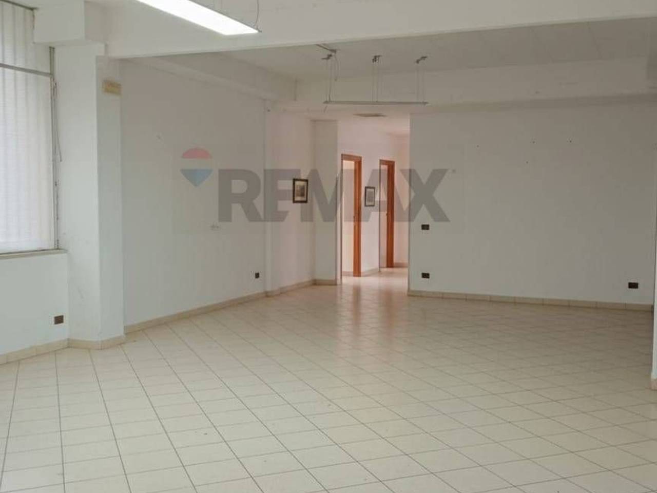 locale di sgombero in vendita a Firenze in zona Brozzi