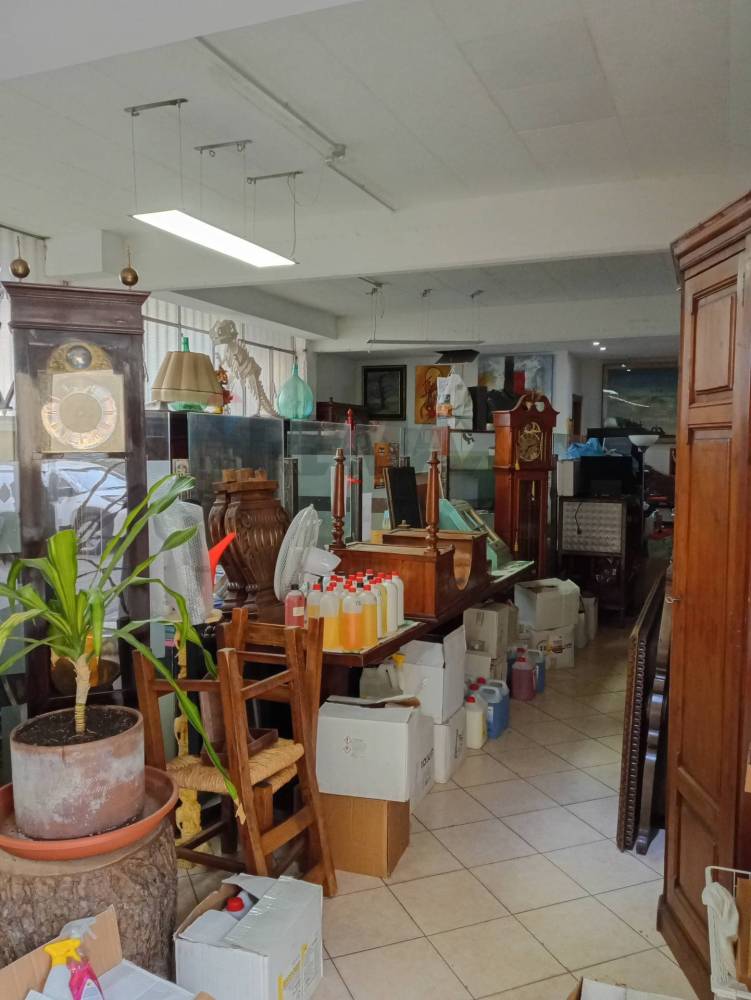locale di sgombero in vendita a Firenze in zona Brozzi