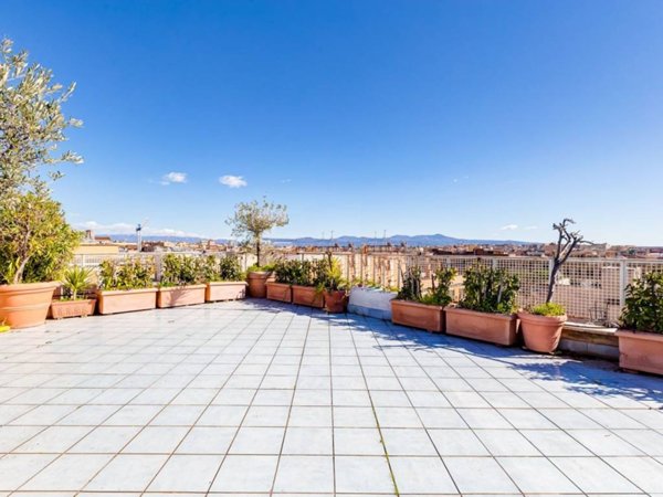 appartamento in vendita a Firenze in zona Campo di Marte