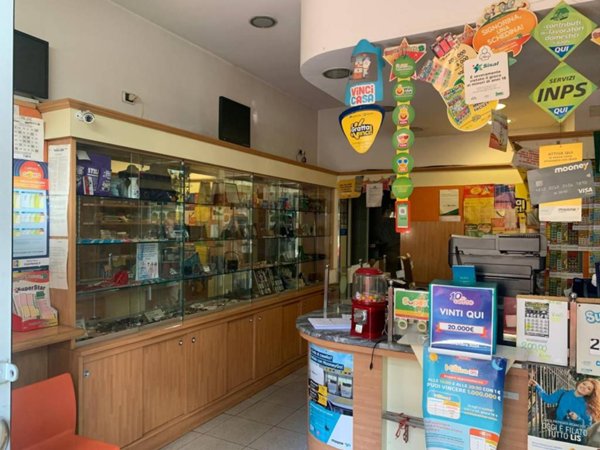 negozio in vendita a Firenze in zona Novoli