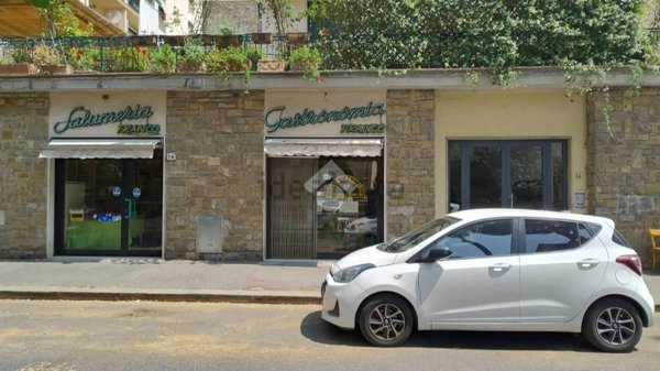 locale commerciale in vendita a Firenze in zona Campo di Marte