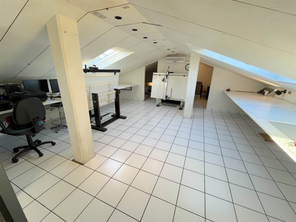 ufficio in vendita a Firenze in zona Legnaia