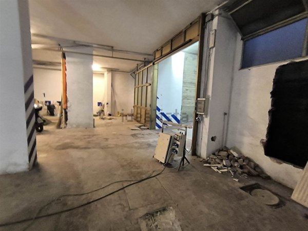 locale di sgombero in vendita a Firenze in zona Novoli