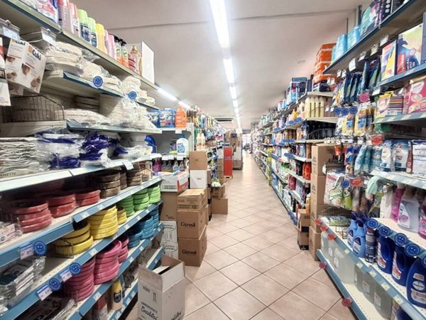 negozio in vendita a Firenze in zona Isolotto