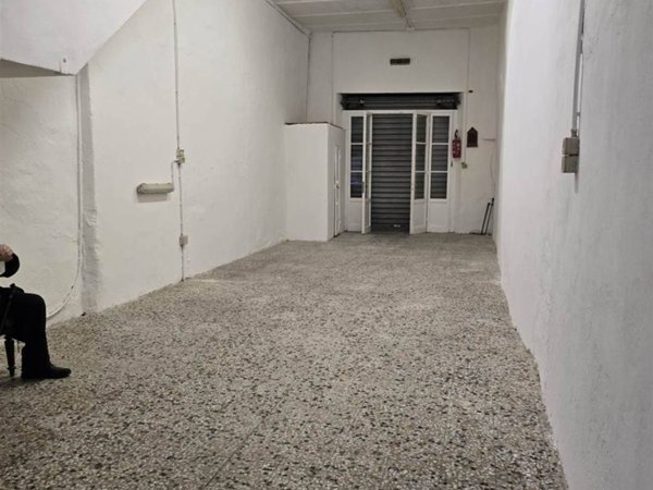 locale commerciale in vendita a Firenze in zona Porta Romana