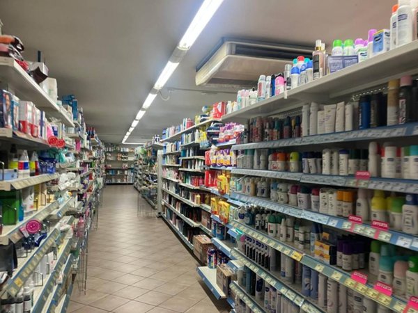 negozio in vendita a Firenze in zona Isolotto