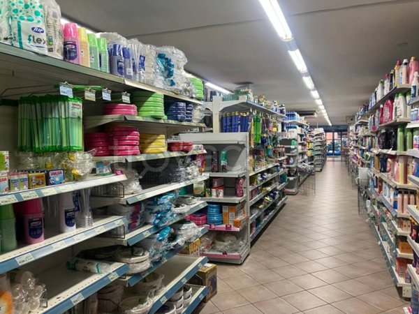 negozio in vendita a Firenze in zona Isolotto