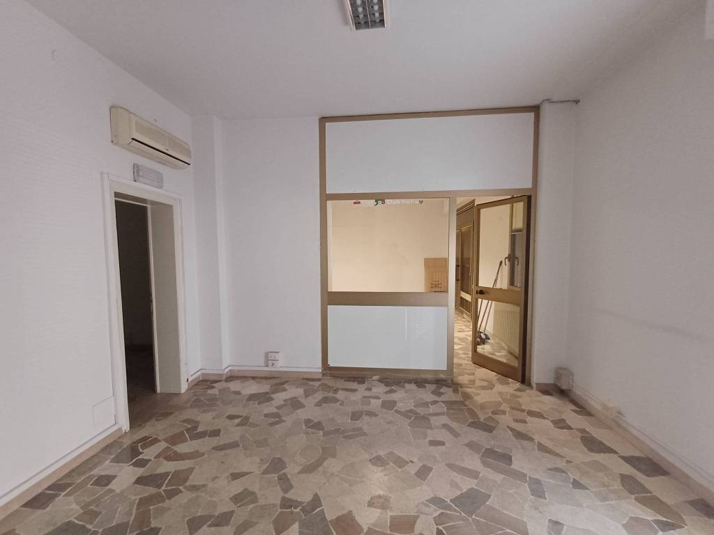 locale commerciale in vendita a Firenze in zona Centro Santa Maria Novella