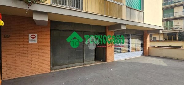 locale commerciale in vendita a Firenze in zona Firenze Nova