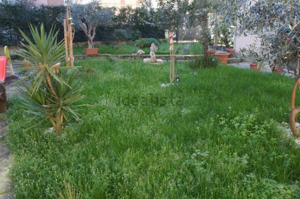 casa indipendente in vendita a Firenze in zona Isolotto