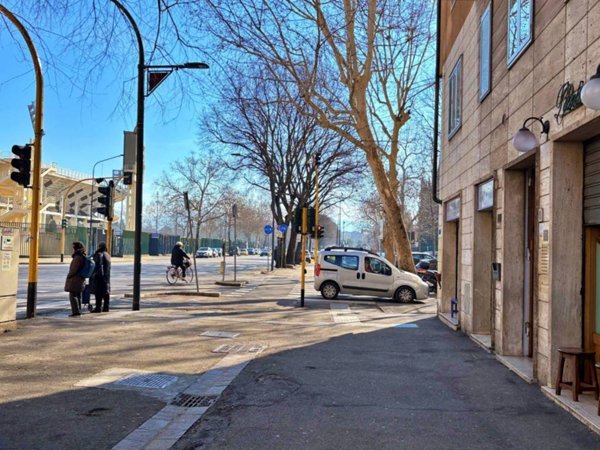 negozio in vendita a Firenze in zona Campo di Marte