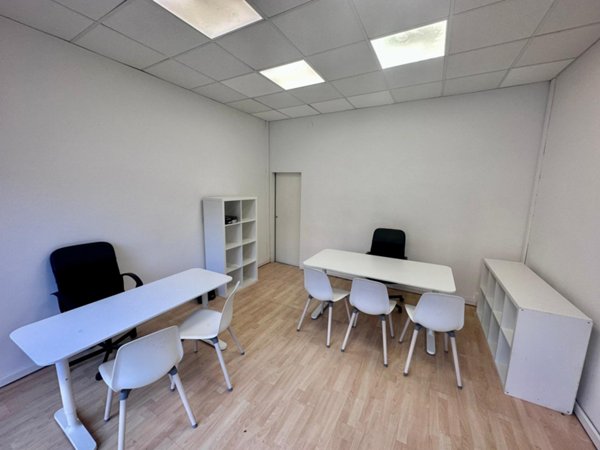 negozio in vendita a Firenze in zona Isolotto