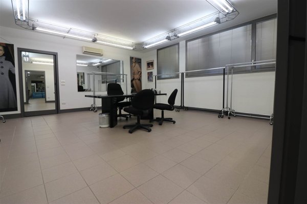 ufficio in vendita a Firenze in zona Isolotto