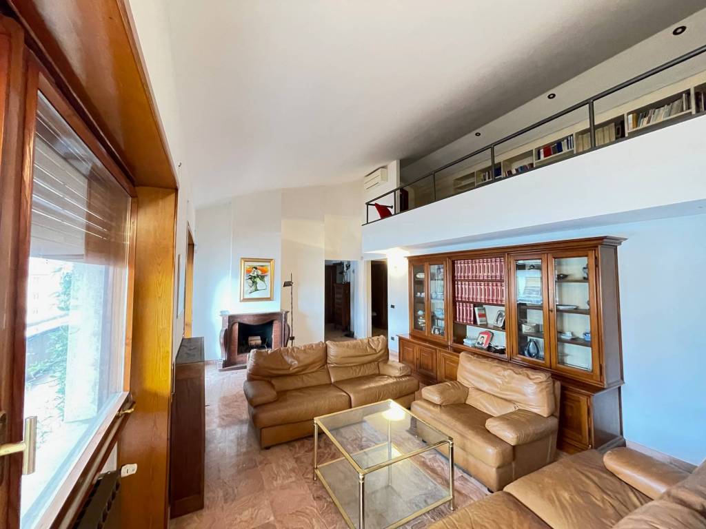 appartamento in vendita a Firenze in zona Campo di Marte