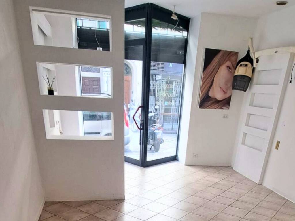 negozio in vendita a Firenze in zona Centro San Lorenzo
